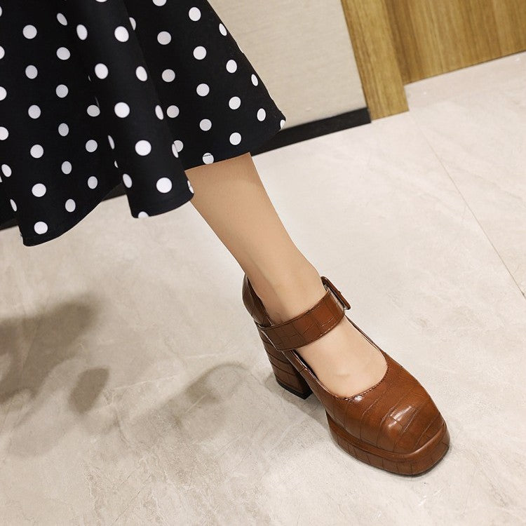 Escarpins Rétro à Talon Bloc — Bout Carré & Bride Ajustable