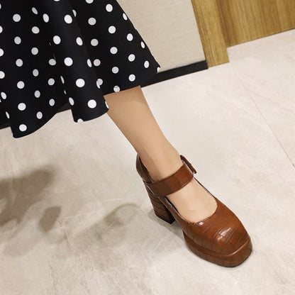 Escarpins Rétro à Talon Bloc — Bout Carré & Bride Ajustable